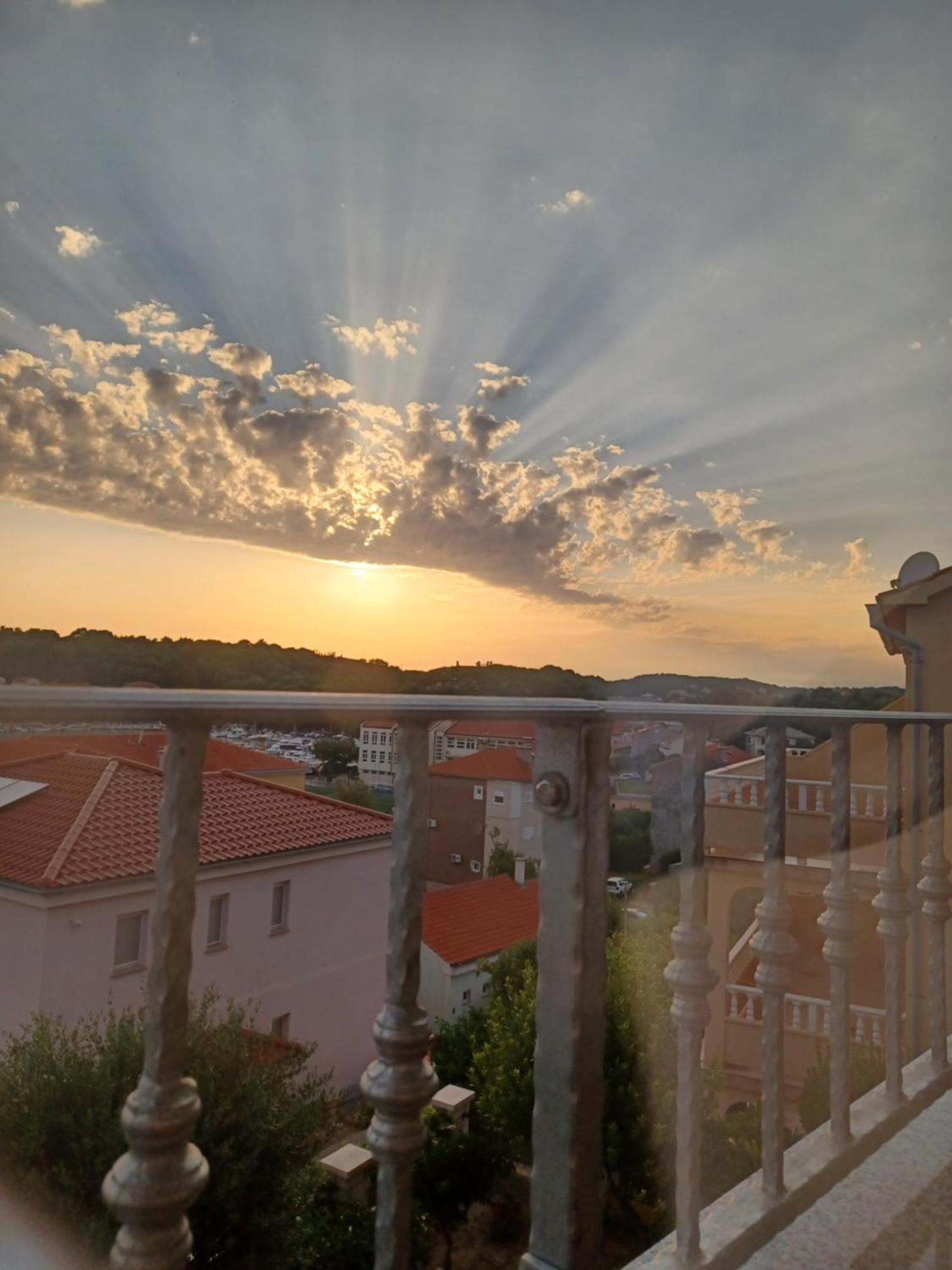 Apartments Ivic Rab Town Extérieur photo